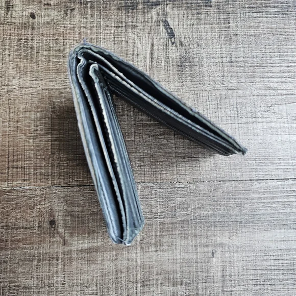 LOUIS VUITTON - wallet - Picture 6 of 14